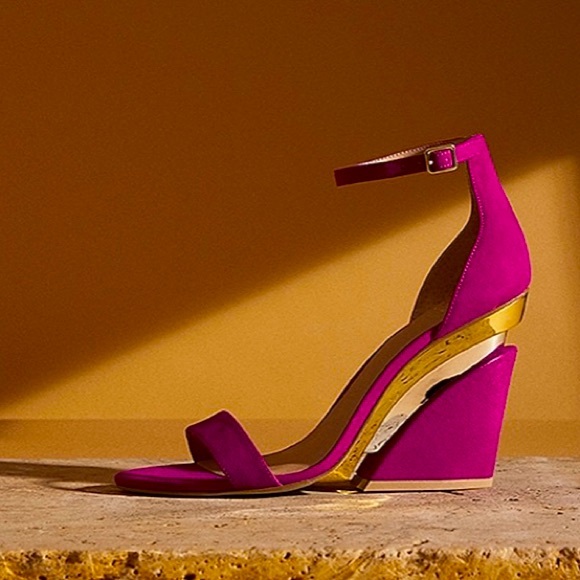 SOLD OUT….. JENNIFER LOPEZ - WEDGE SANDALS - Picture 2 of 3